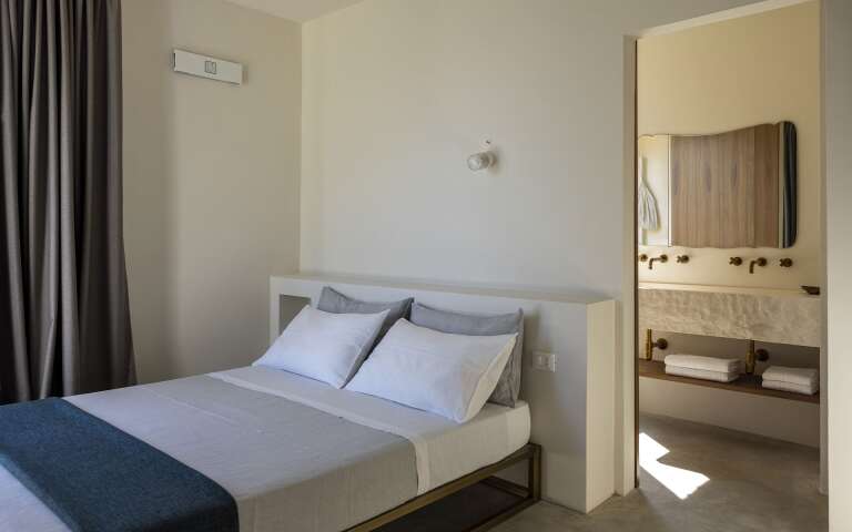 luxury double bedroom, en suite bathroom