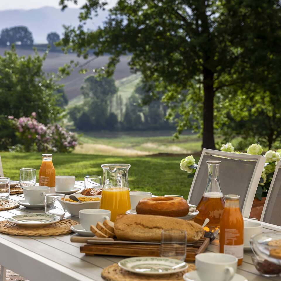 lovely outdoor breakfast