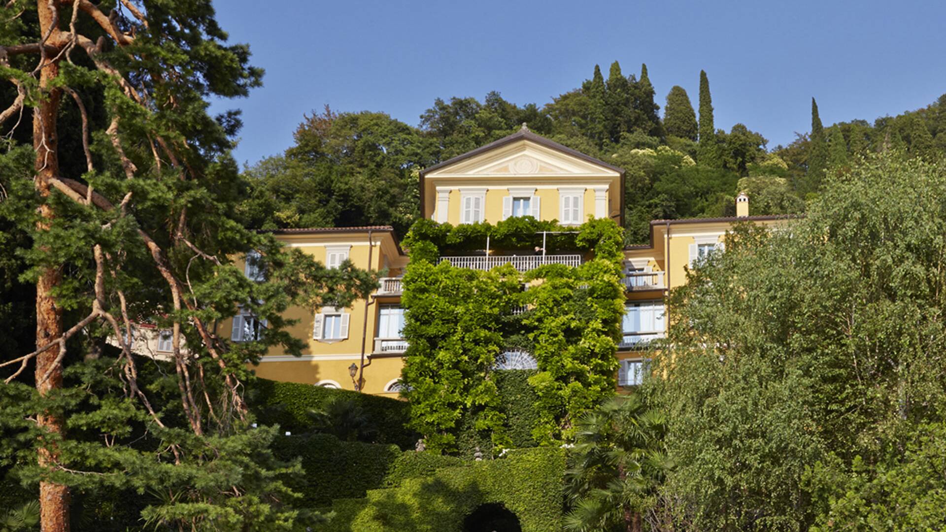 front view luxury villa Velluto 