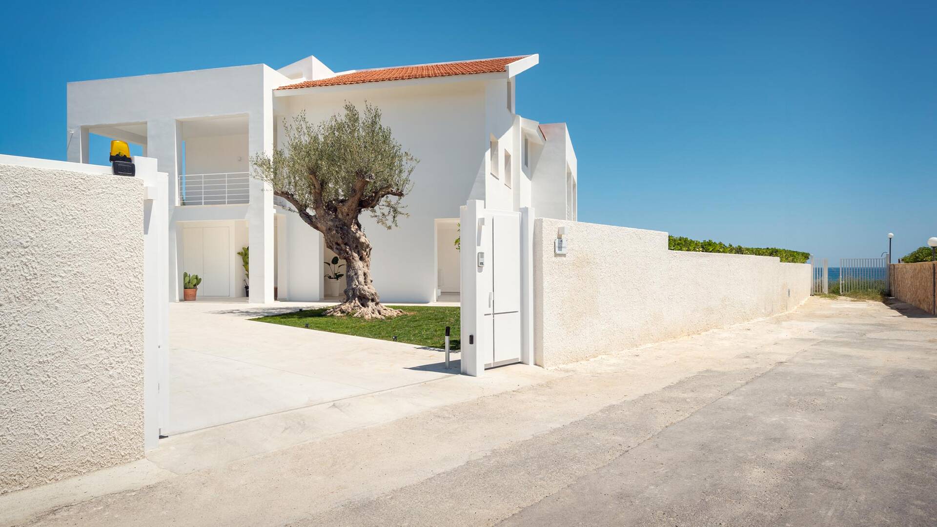 access to luxury villa Vela Bianca 