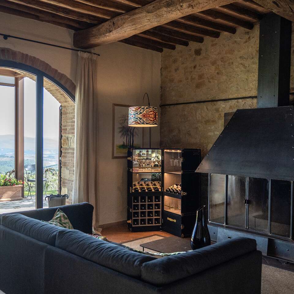 living room with direct access to outdoor