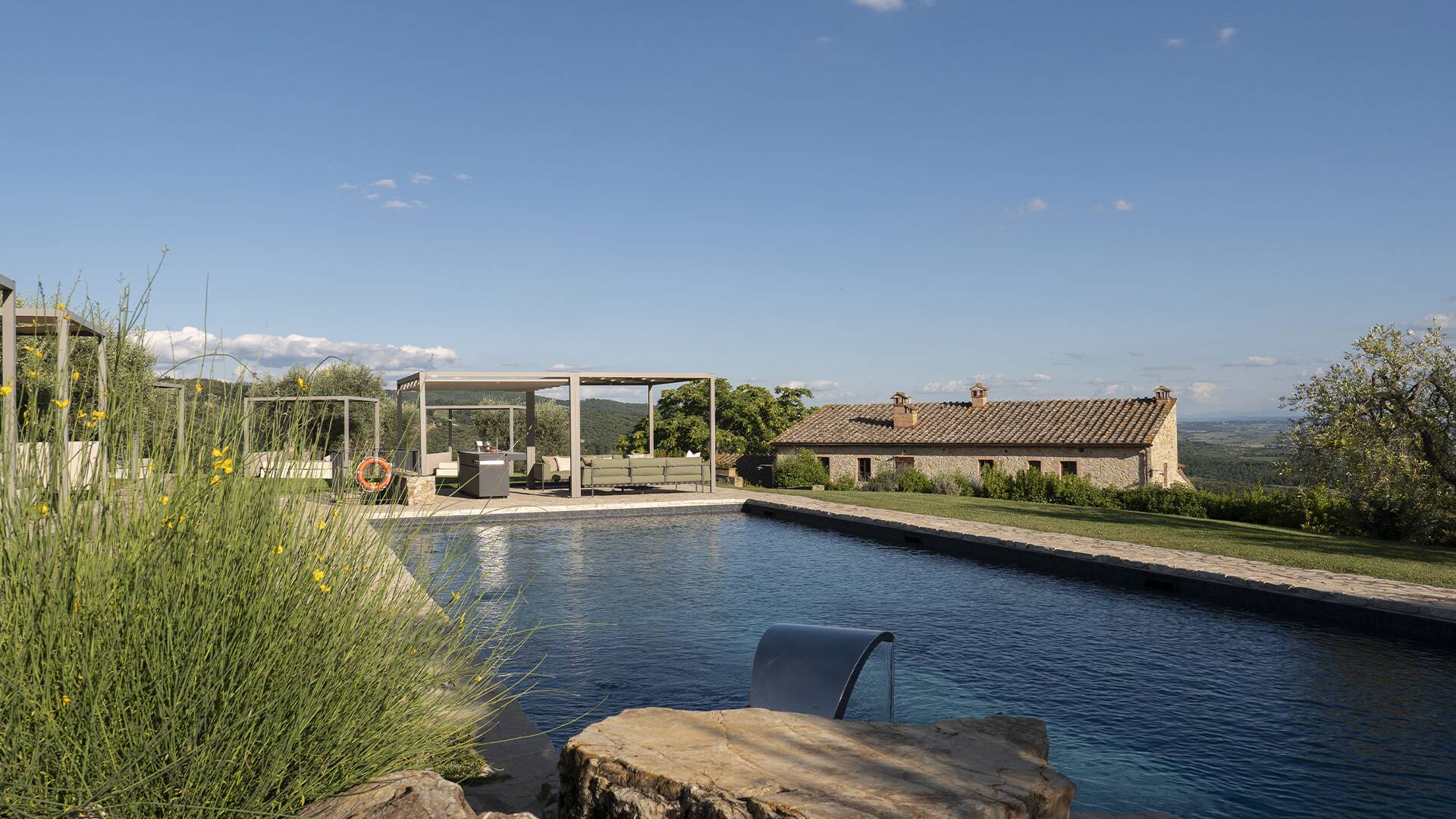 pool and sun lounge 