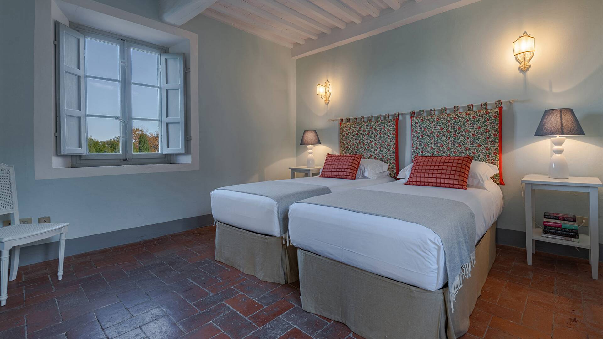 twin beds