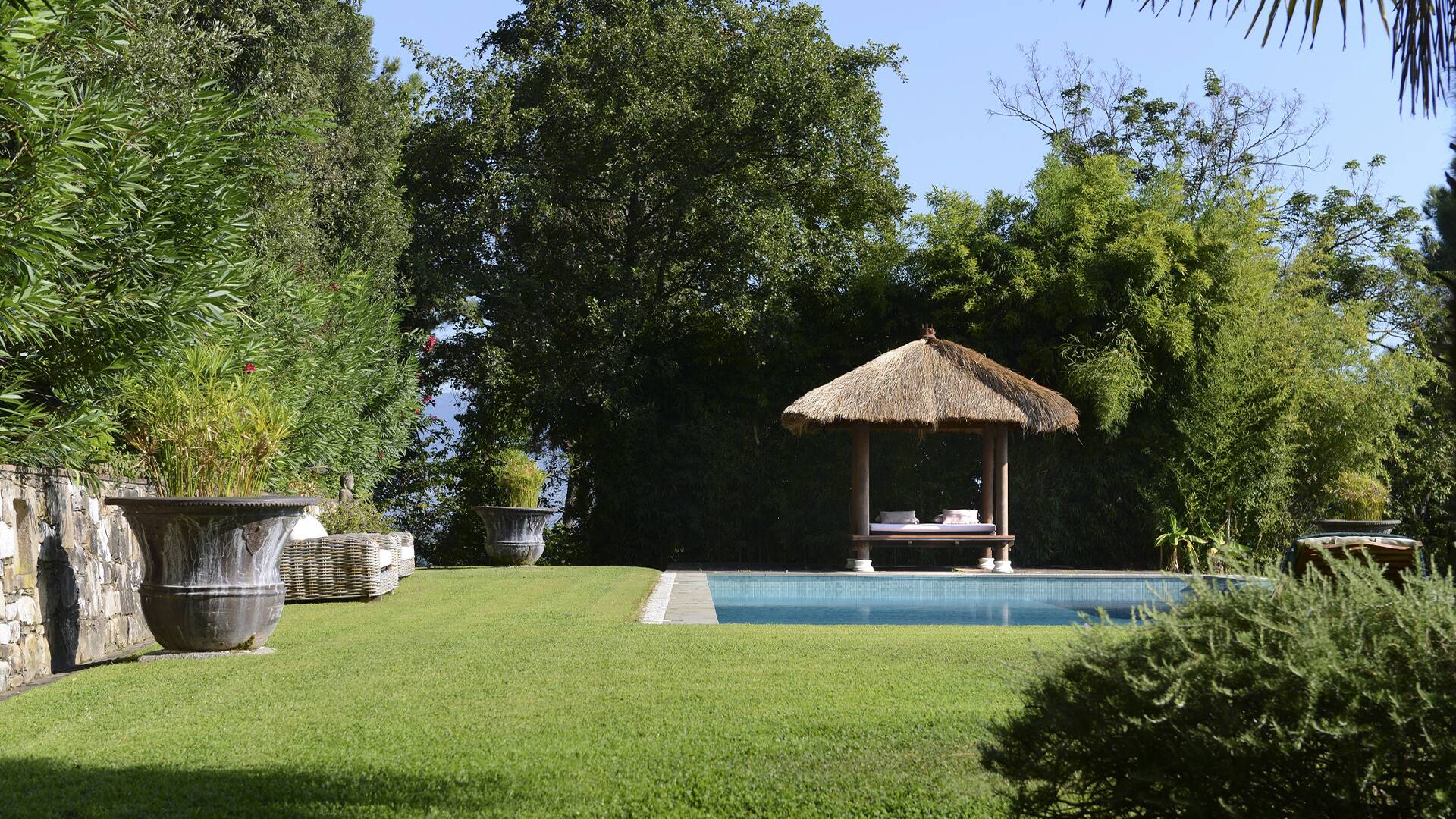sunbathing area