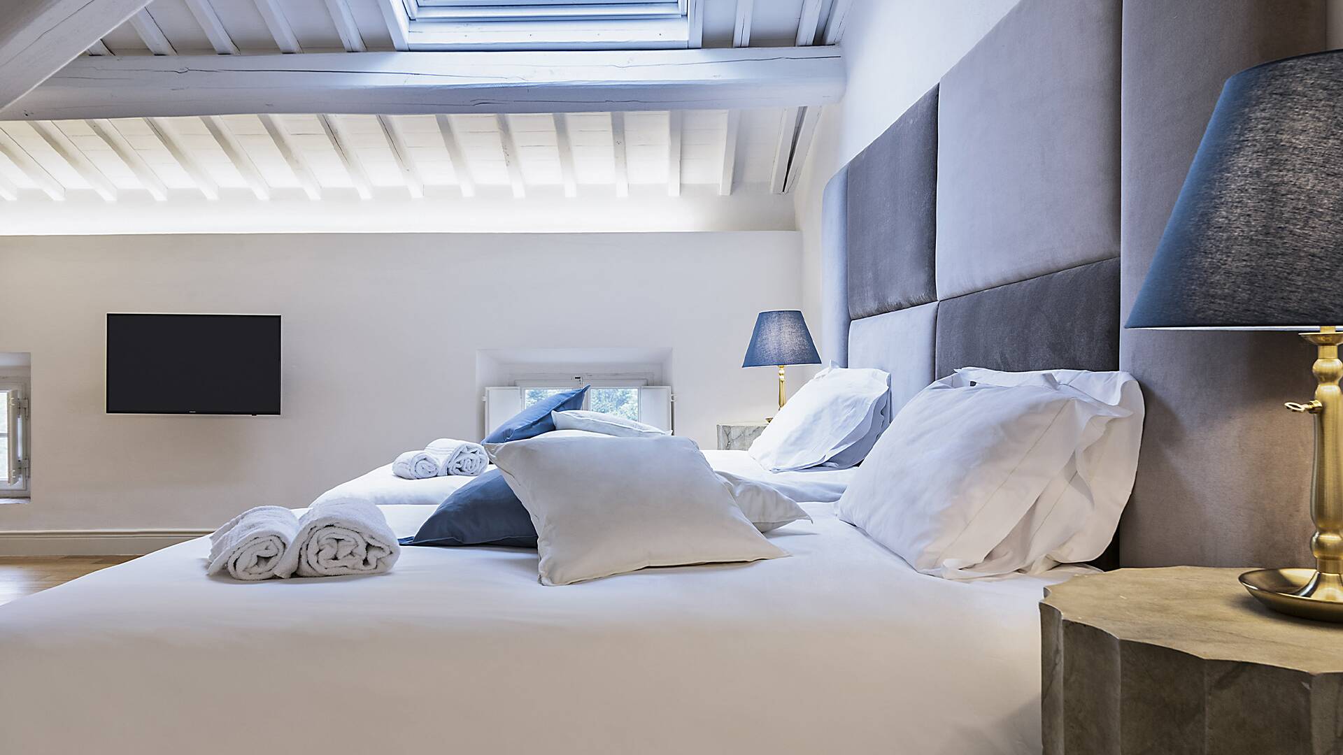 twin beds