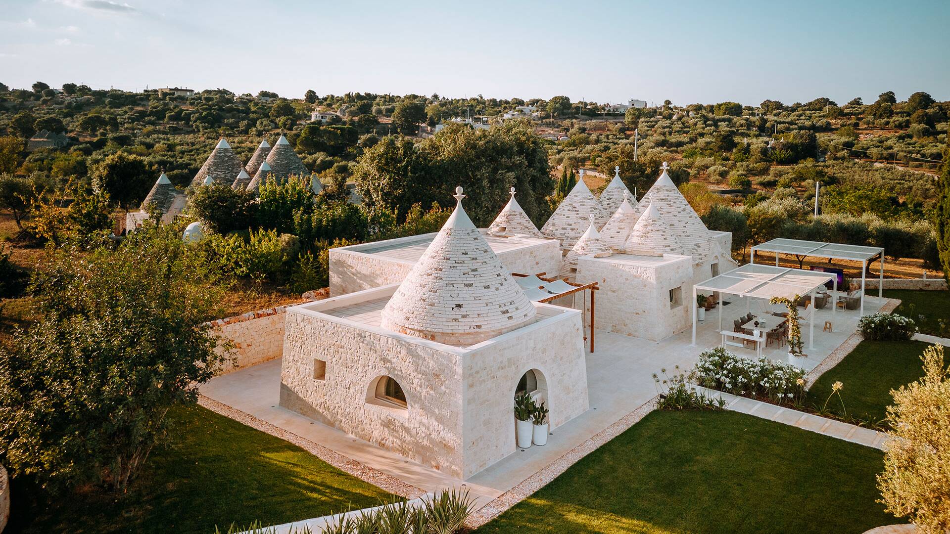 luxury vacation villa Trullo Poderi for weekly rentals in Puglia