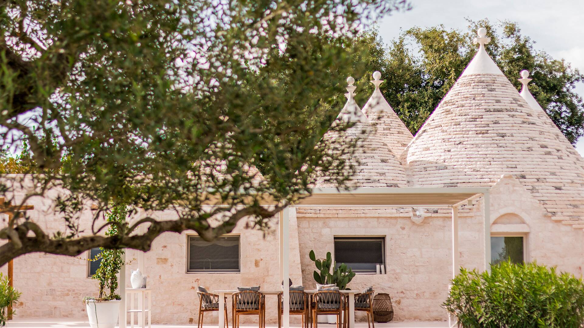 al fresco dining table