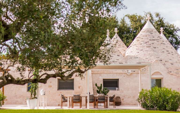 al fresco dining table