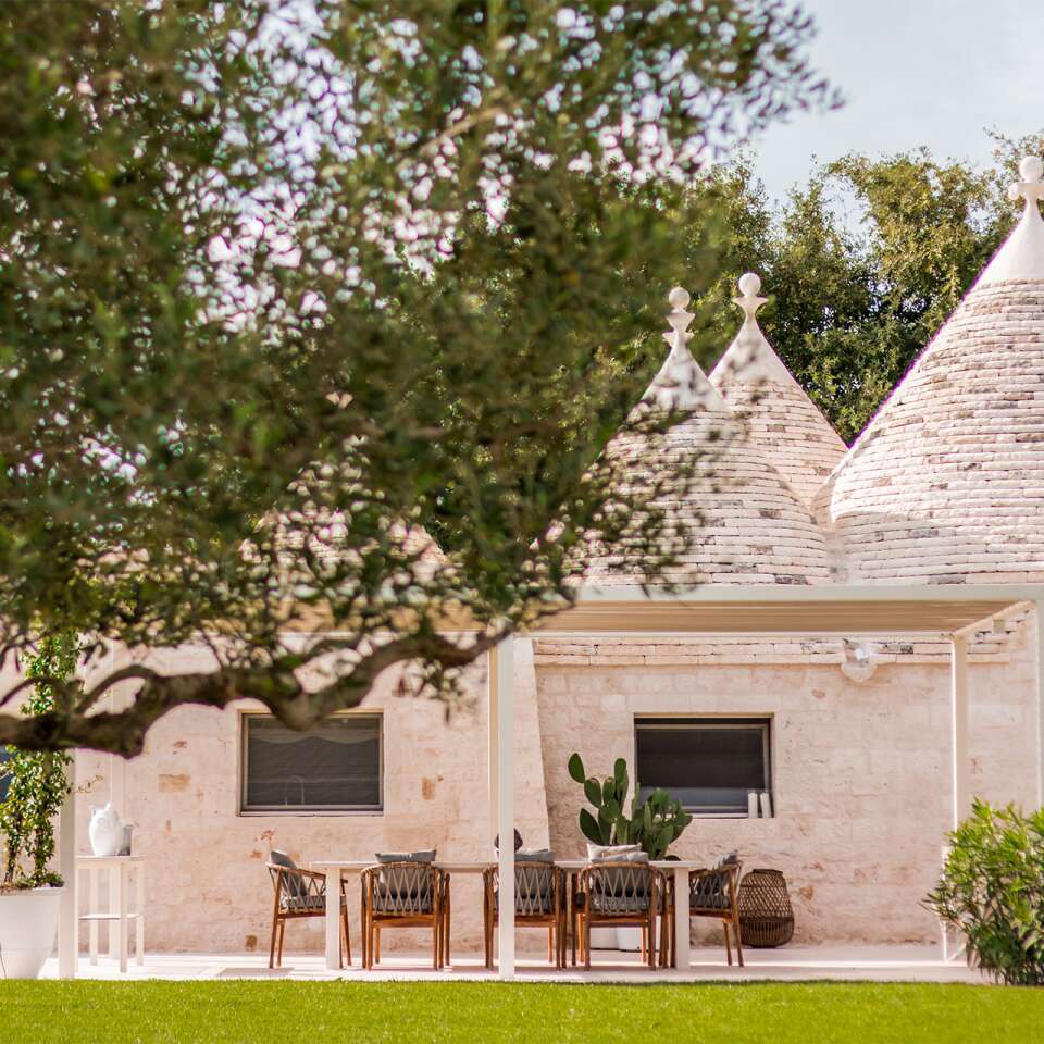 al fresco dining table