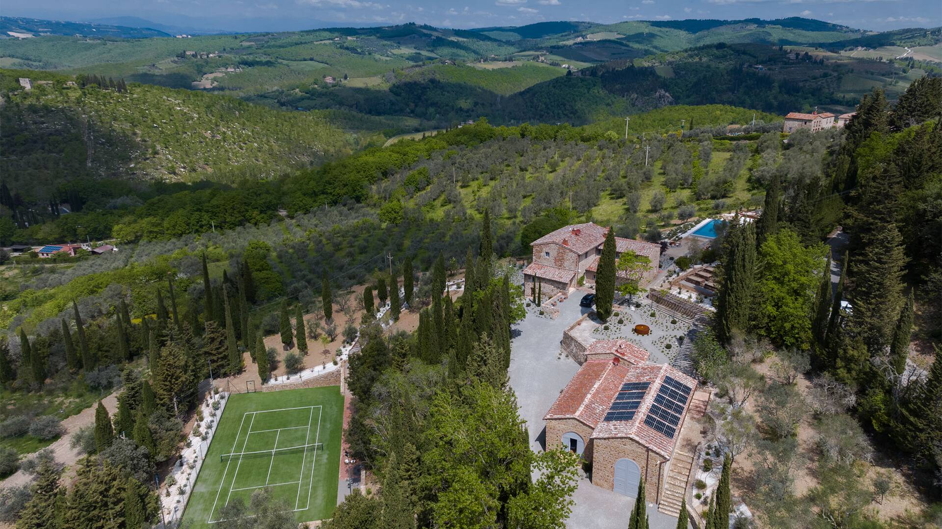 luxury villa Nuvole with private tennis court