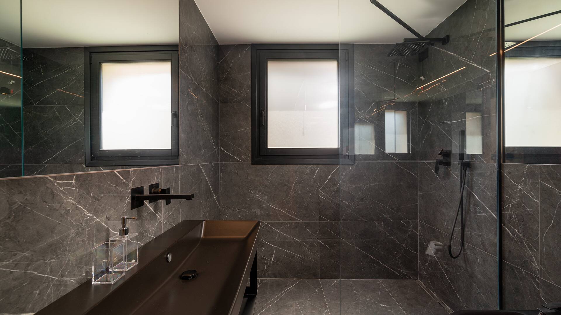 en suite bathroom with shower cabin