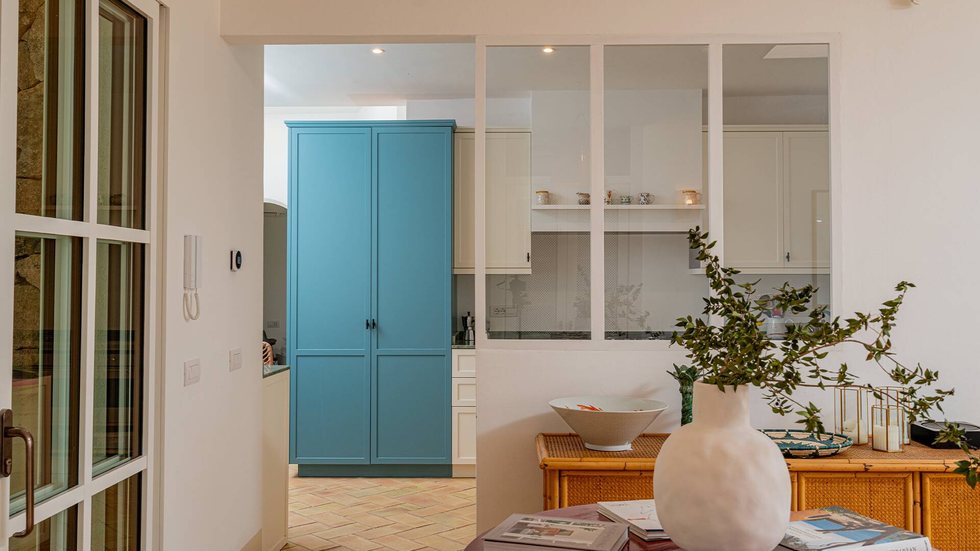 entrance to fully-equipped kitchen 