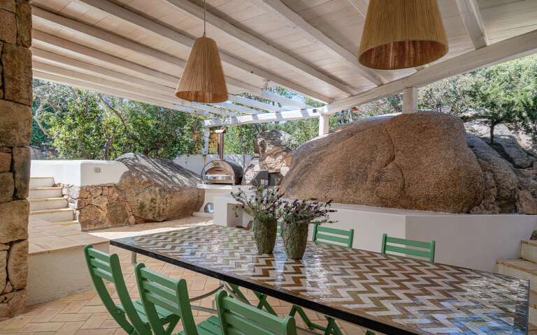 covered al fresco dining area