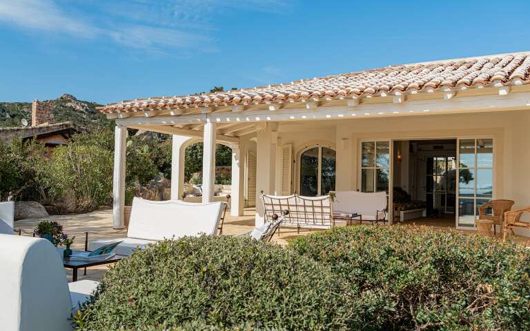 front view luxury Villa Rocce, Porto Rafael