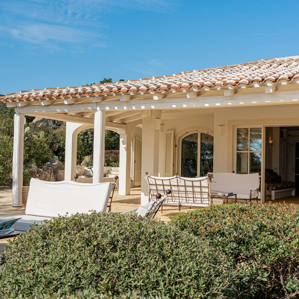 front view luxury Villa Rocce, Porto Rafael