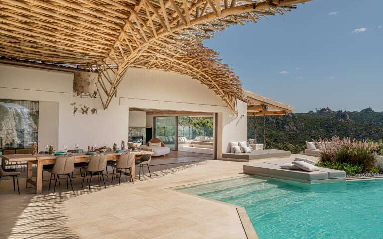 covered al fresco dining area