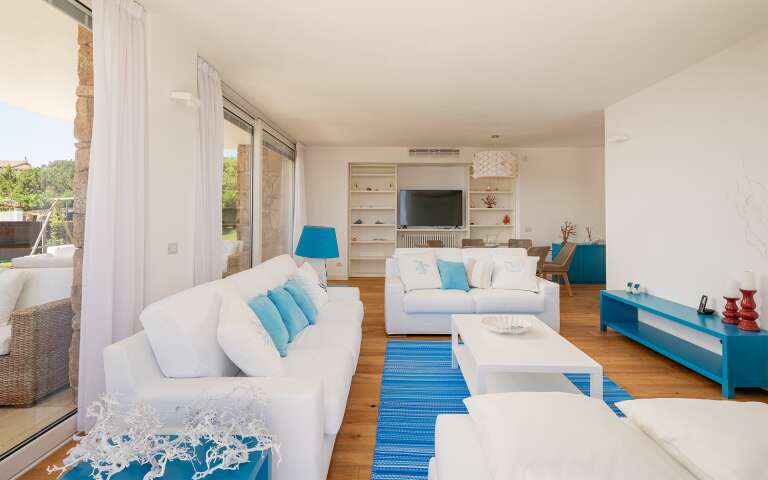 living room with French windows and direct access to pergola