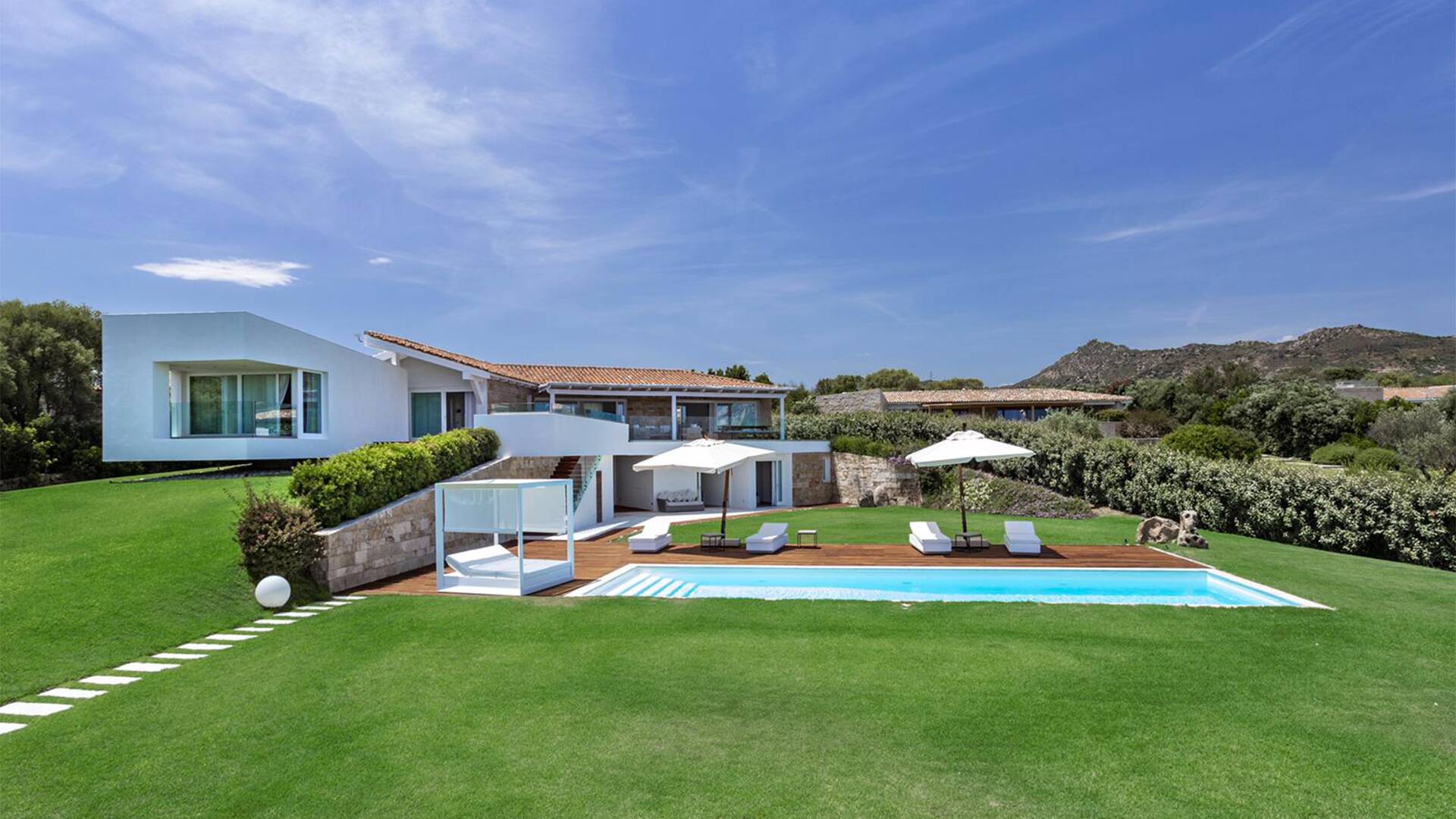 front view luxury Villa Maestrale, Sardinia