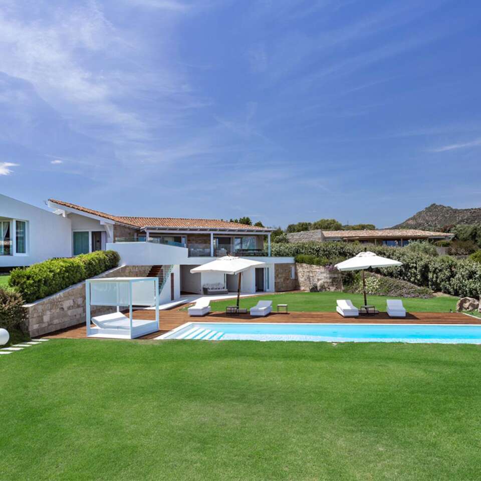 front view luxury Villa Maestrale, Sardinia