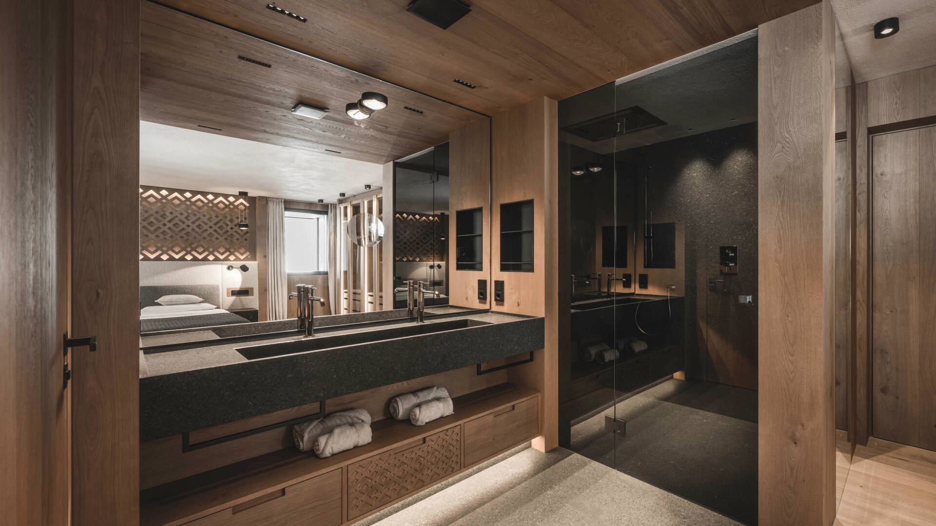 en suite bathroom with shower cabin
