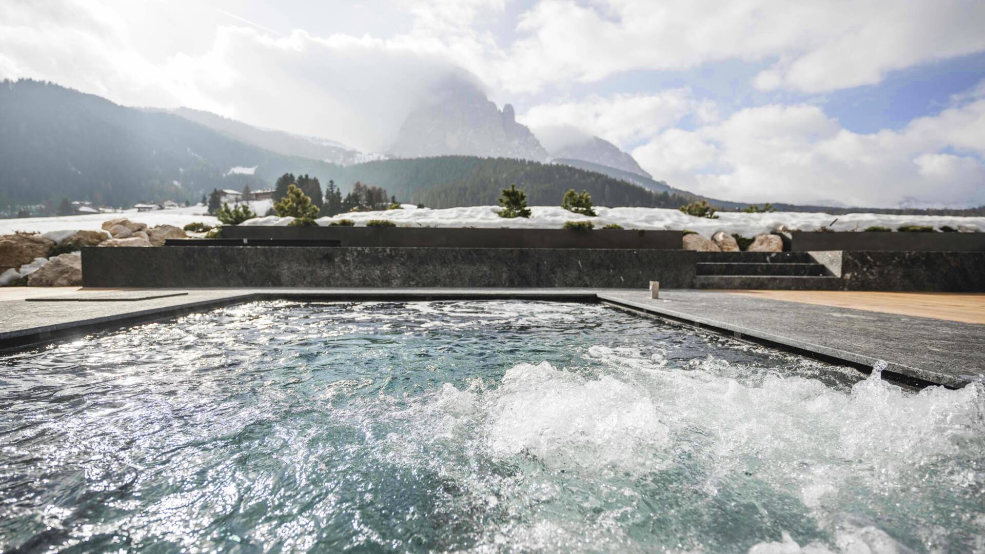 Jacuzzi with mountain vista