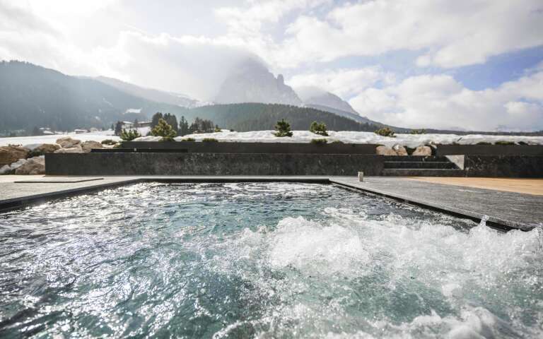 Jacuzzi with mountain vista