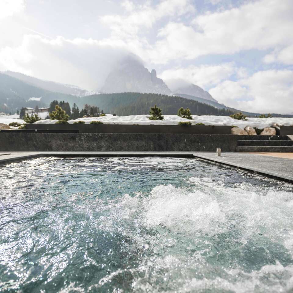 Jacuzzi with mountain vista