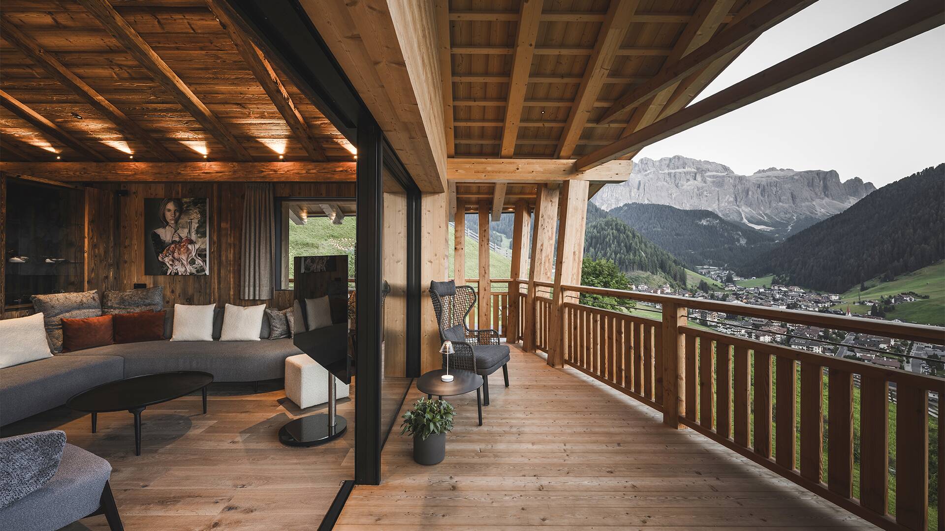 wooden architecture and access to balcony 