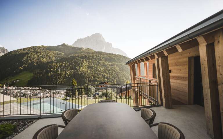 al fresco dining area surrounded by nature