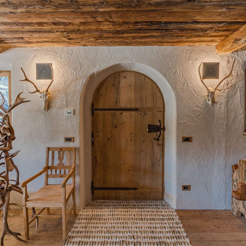 details of exclusive Chalet Luce for rent