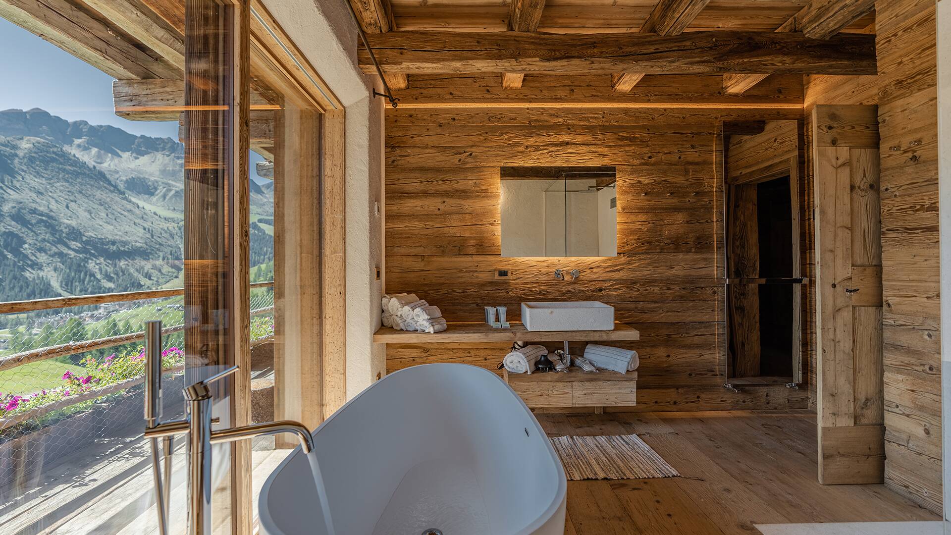 elegant en suite bathroom with bath tub