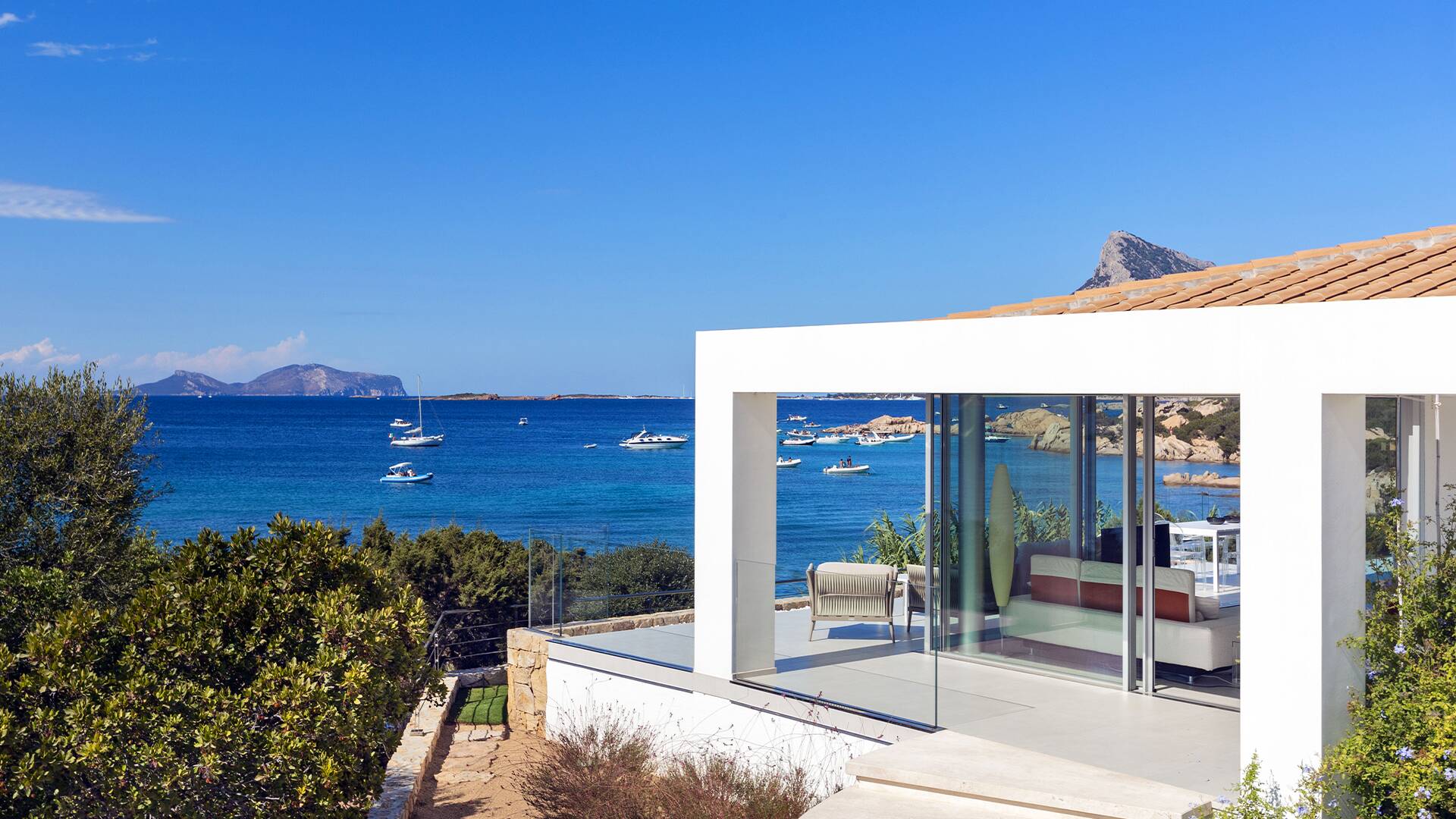 luxury villa close to the beach