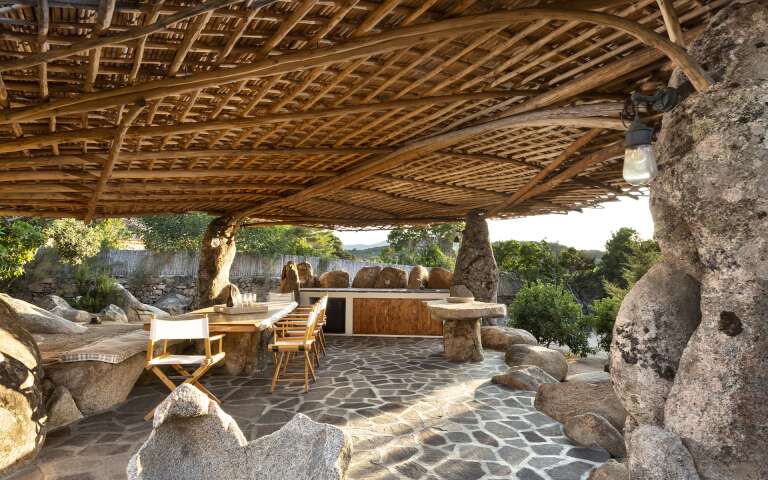 covered al fresco dining area with outdoor kitchen