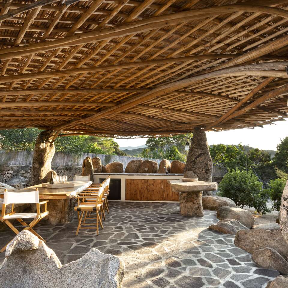 covered al fresco dining area with outdoor kitchen