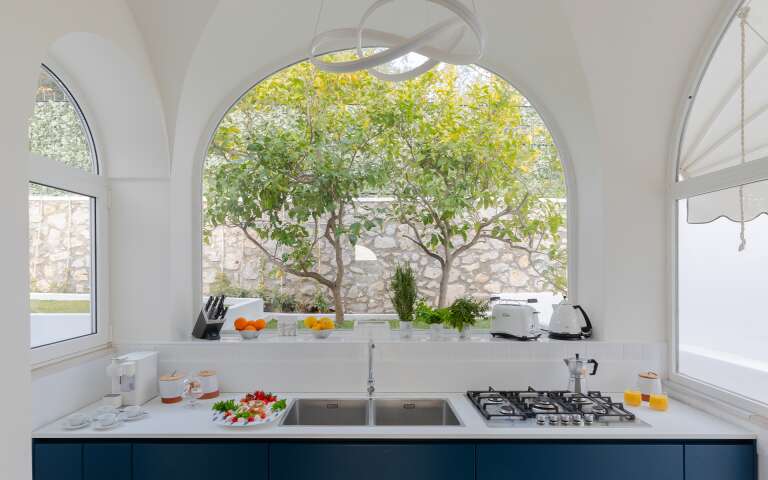 fully equipped kitchen with garden view
