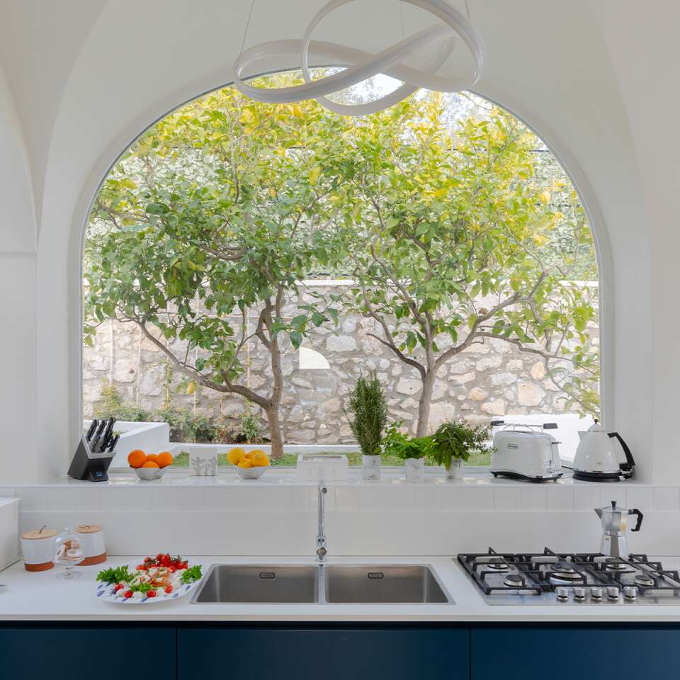 fully equipped kitchen with garden view
