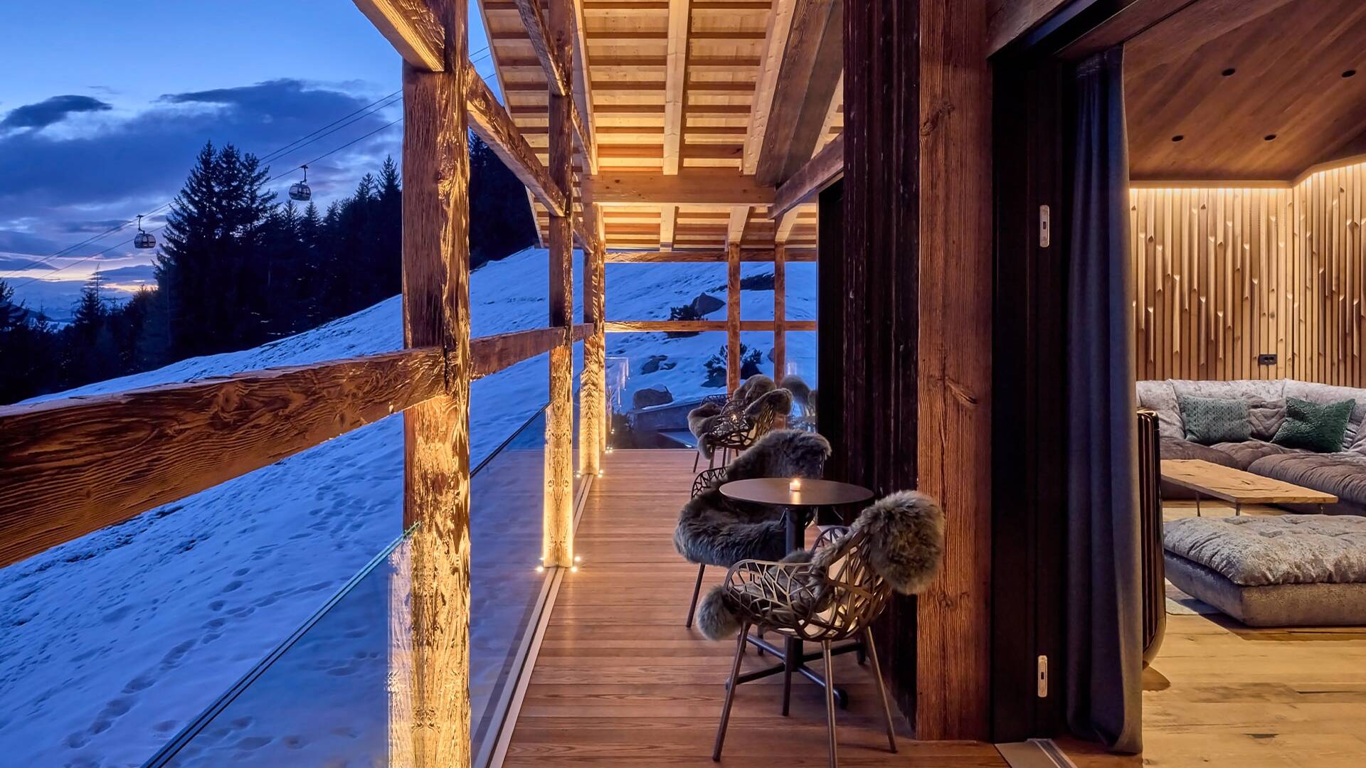 cosy and glamorous outdoor sitting area