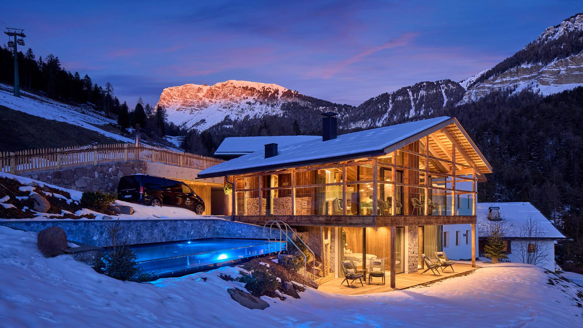 luxury Chalet Arte by night