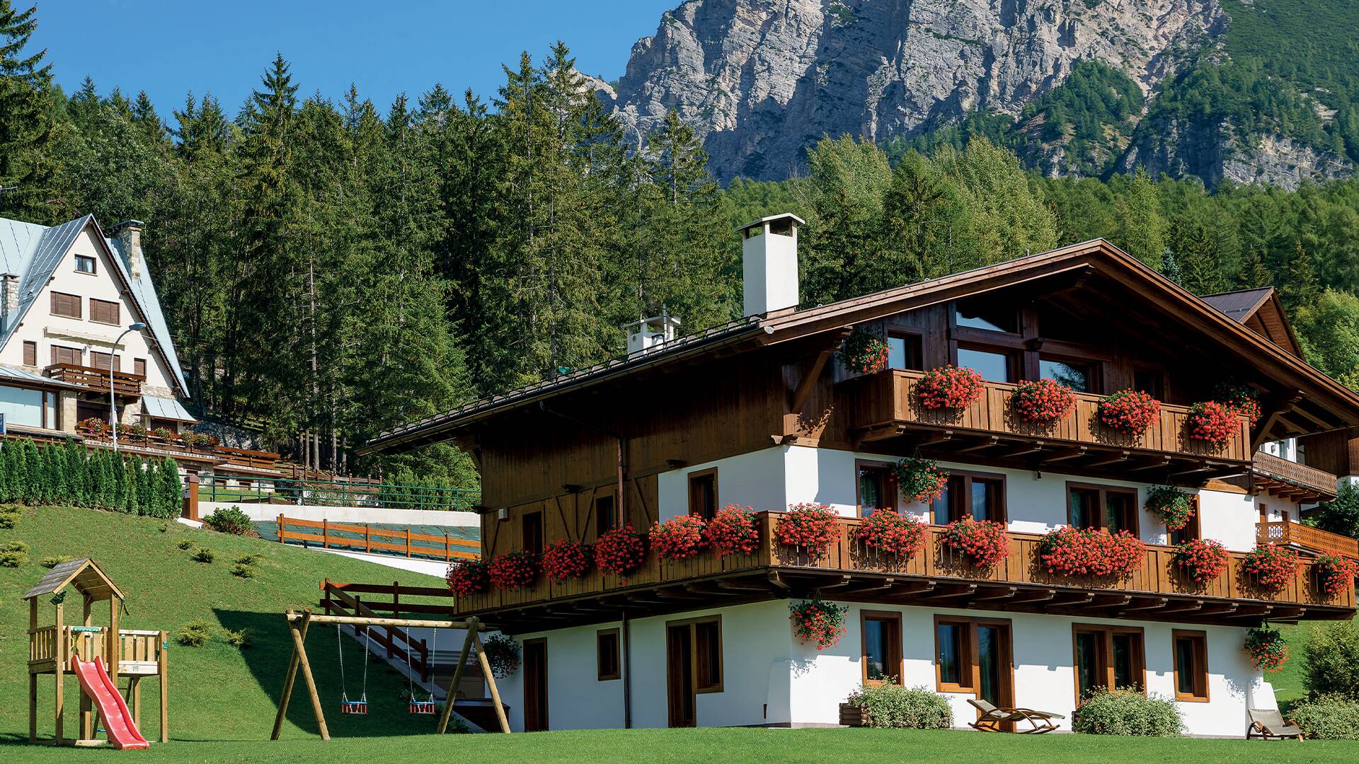 front view luxury Chalet Pinoli, Cortina d'Ampezzo