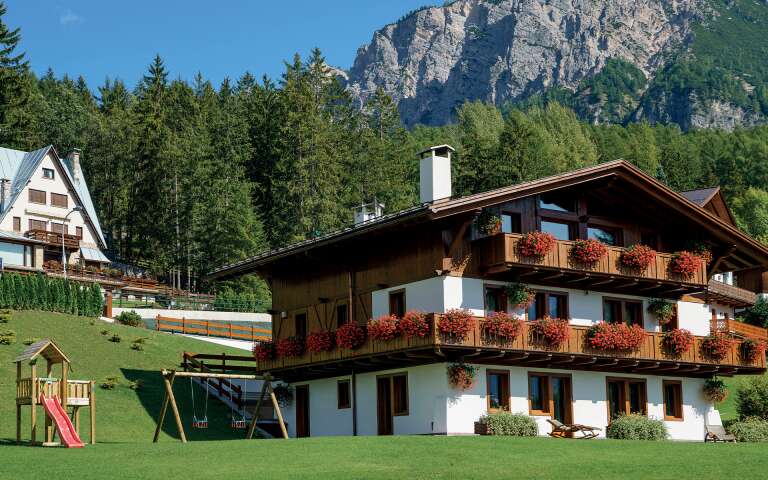 front view luxury Chalet Pinoli, Cortina d'Ampezzo