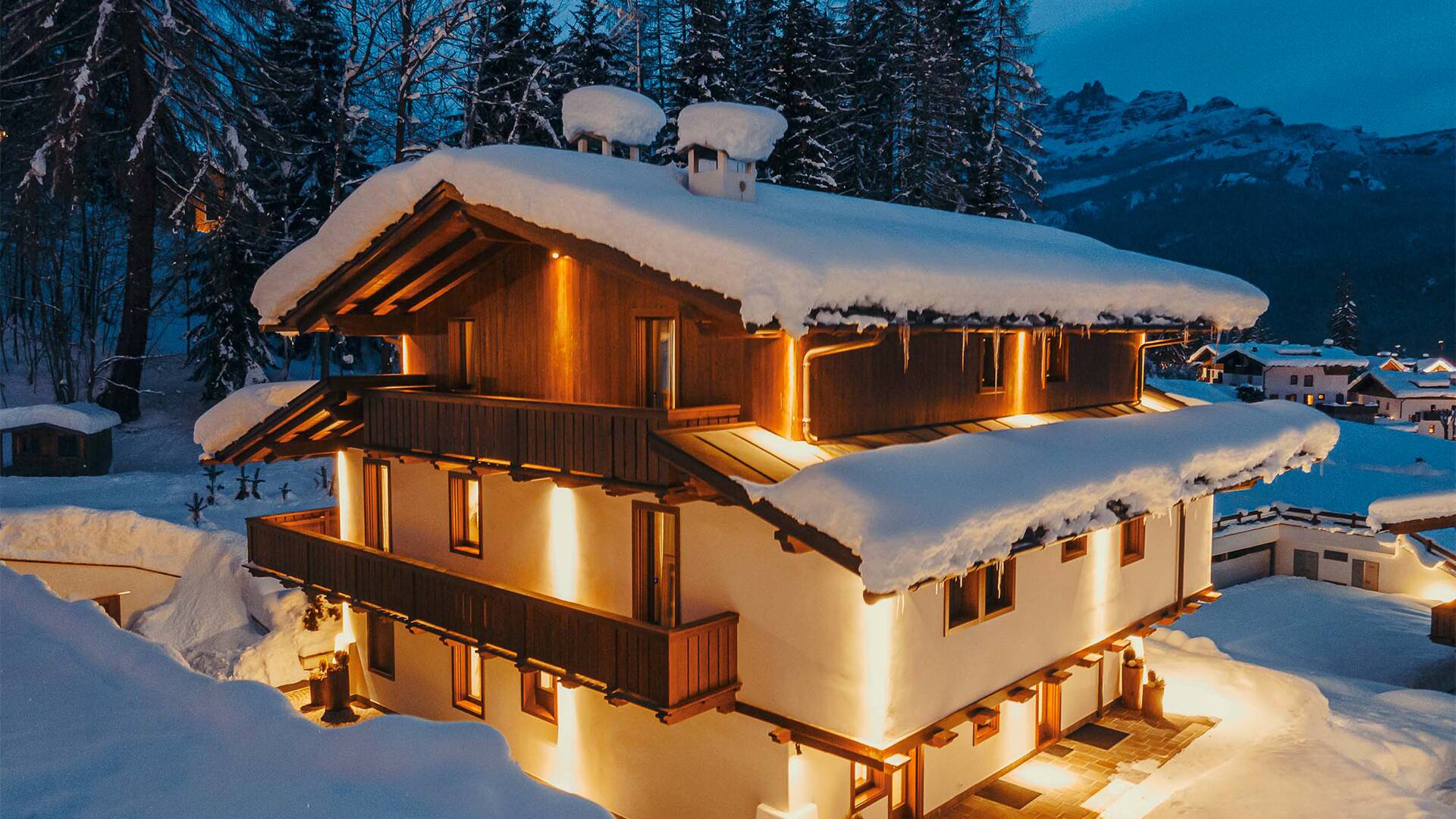 night view luxury Chalet Noce