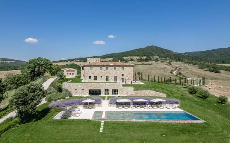luxury villa Badia for rent in Tuscany