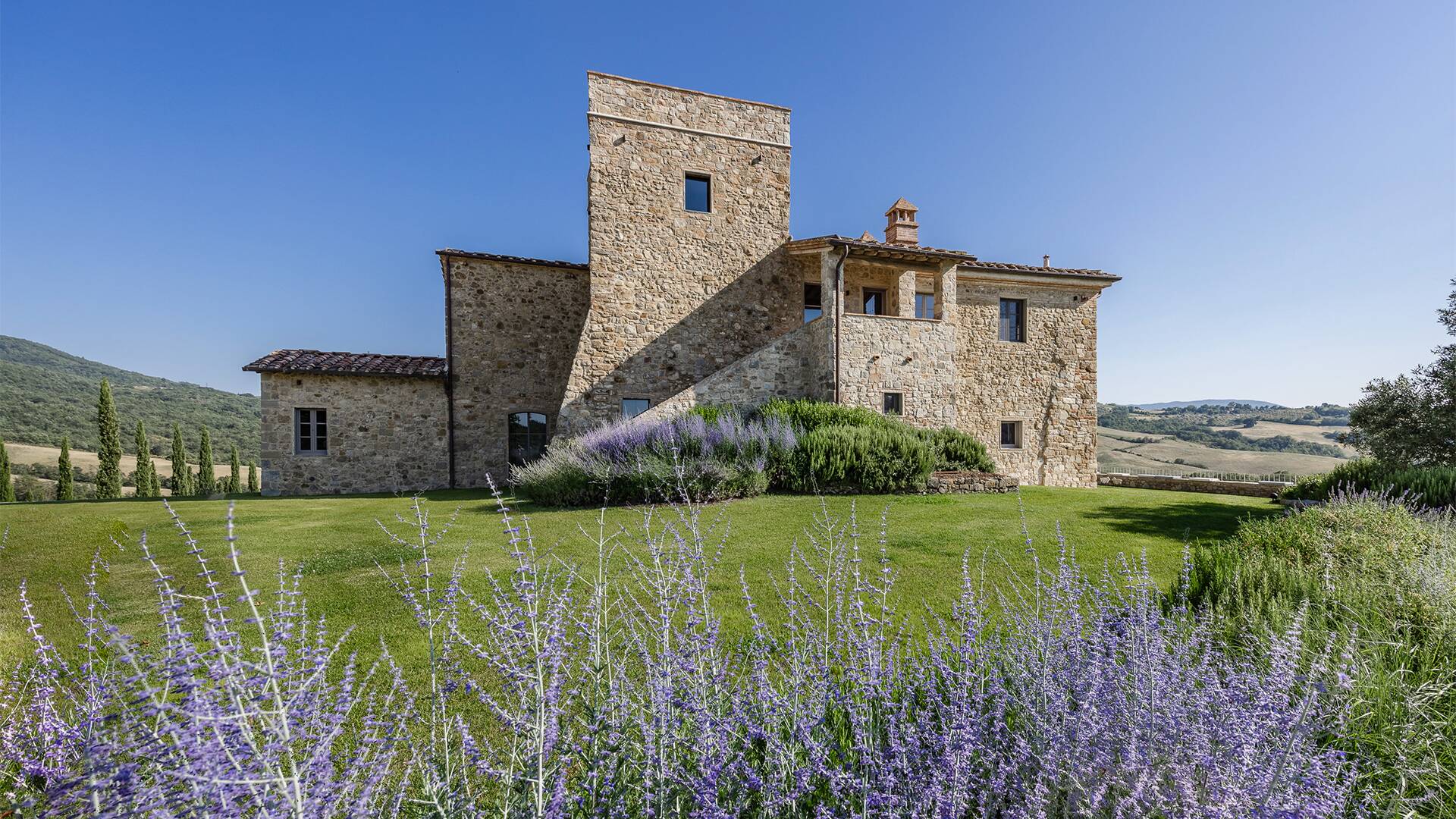 luxury villa Badia nestled in the Tuscan countryside