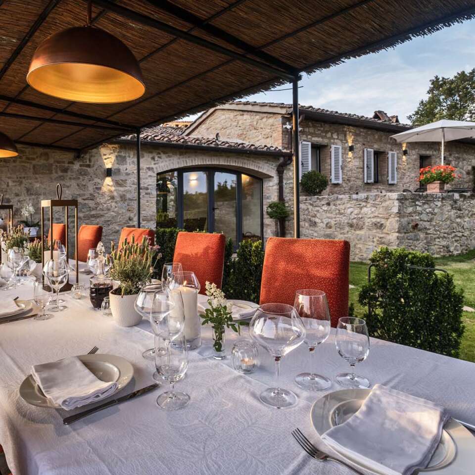 covered alfresco dining area