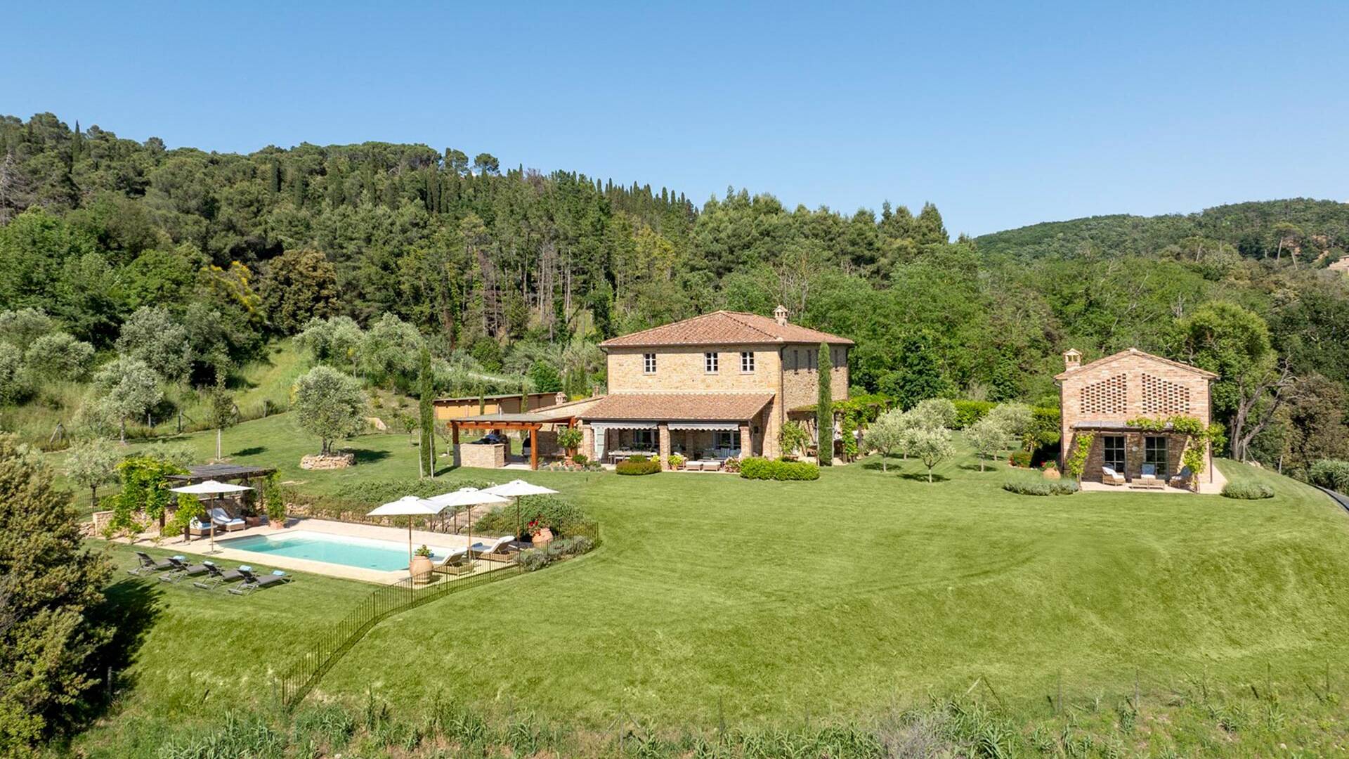 luxury vacation villa for rent in Tuscany