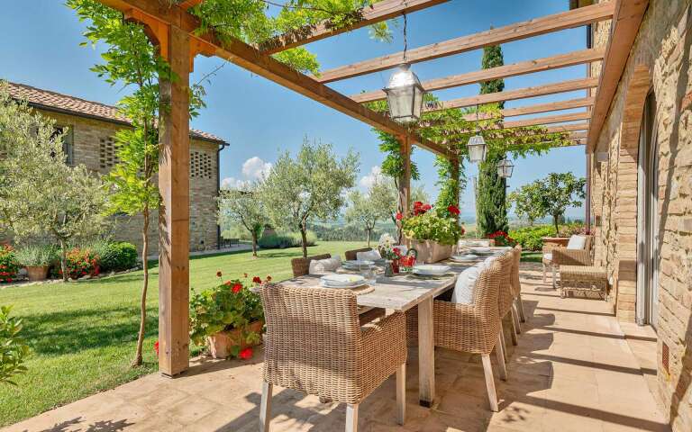 al fresco dining pergola