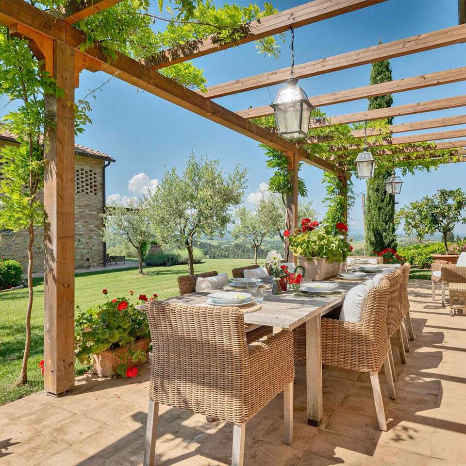 al fresco dining pergola