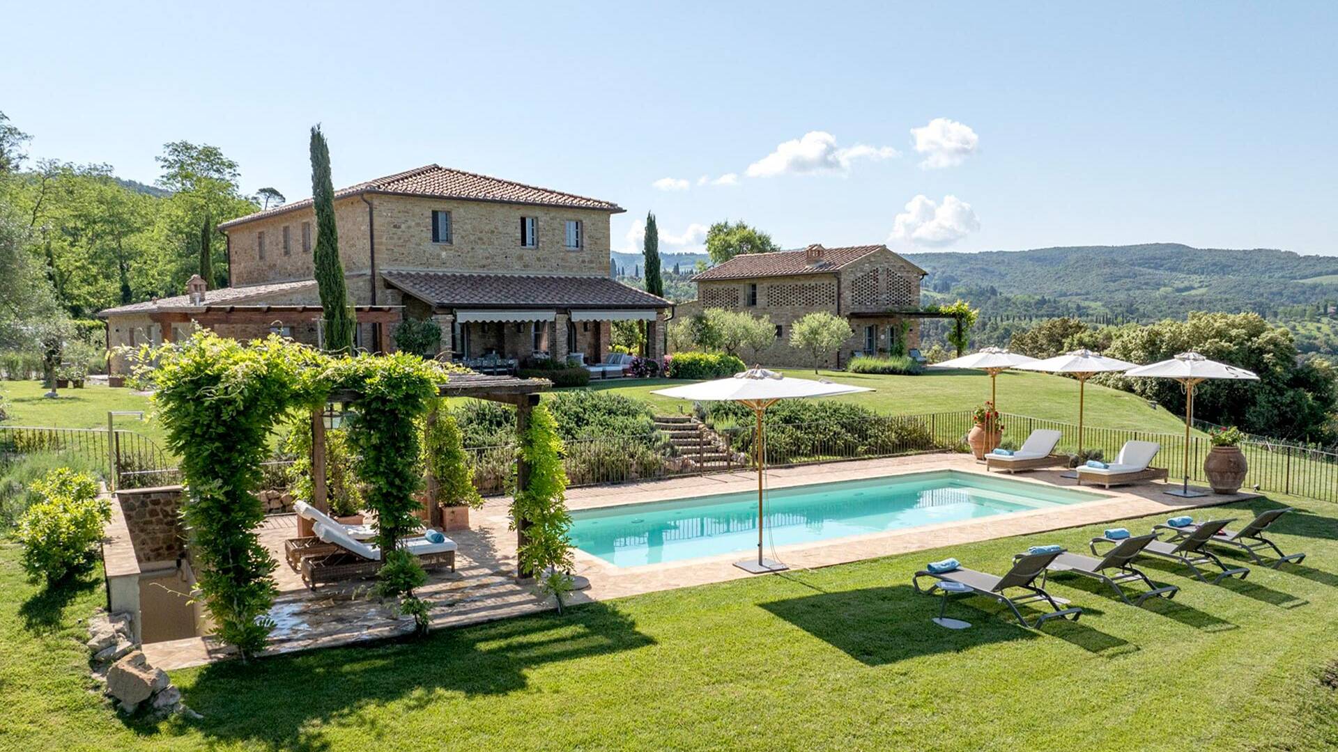luxury vacation villa for rent in Tuscany