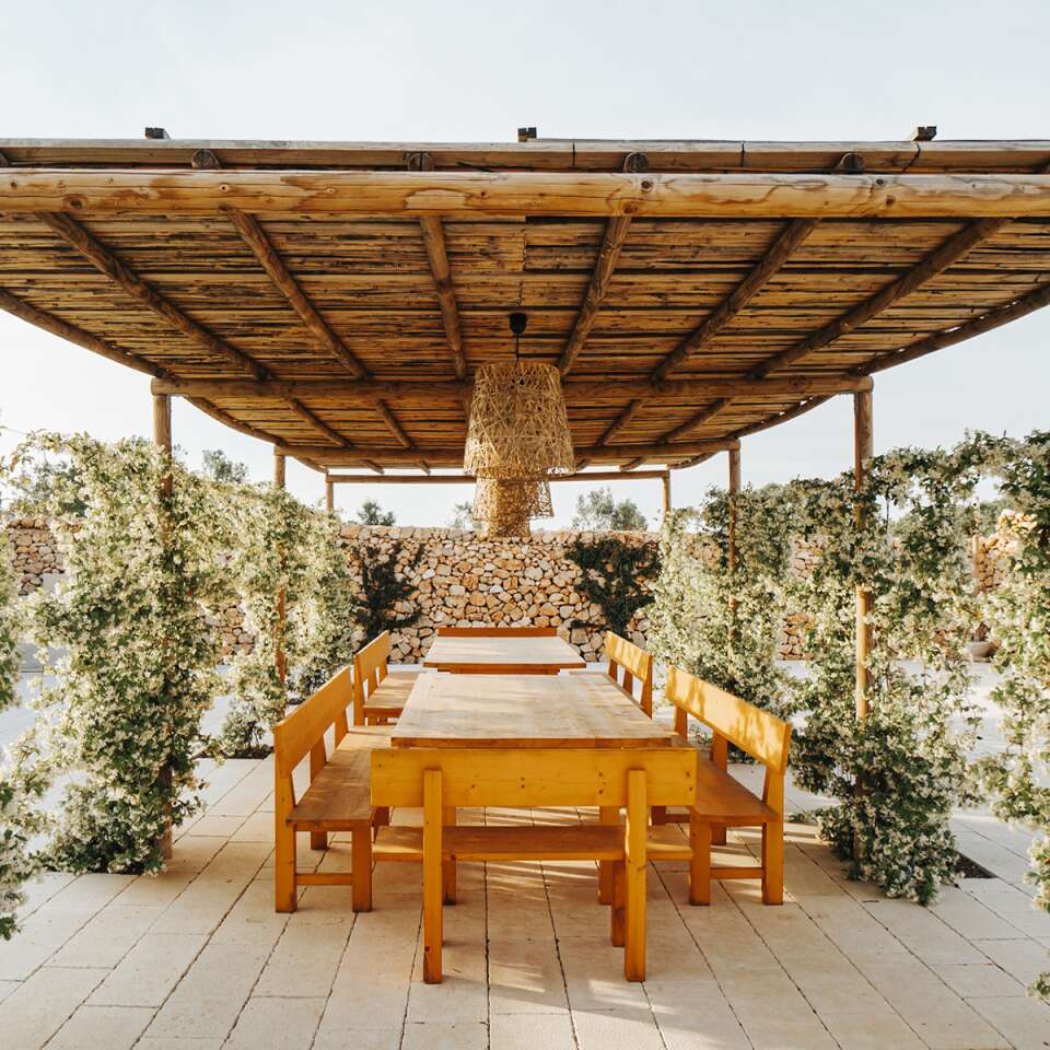 covered alfresco dining area