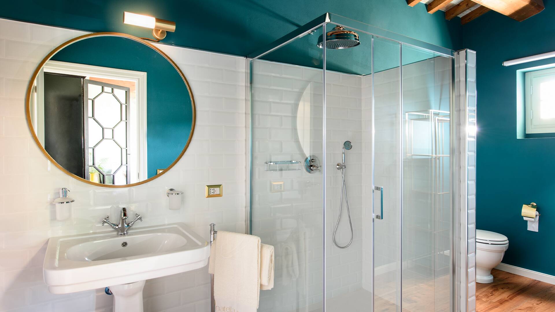 Olivo Suite: bathroom with shower cabin